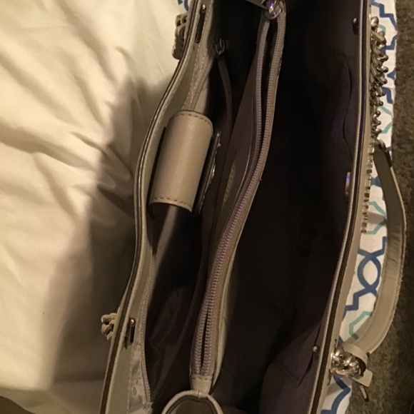 🔥Michael Kors, pre-owned, see description for details, has some life still. - Picture 13 of 14